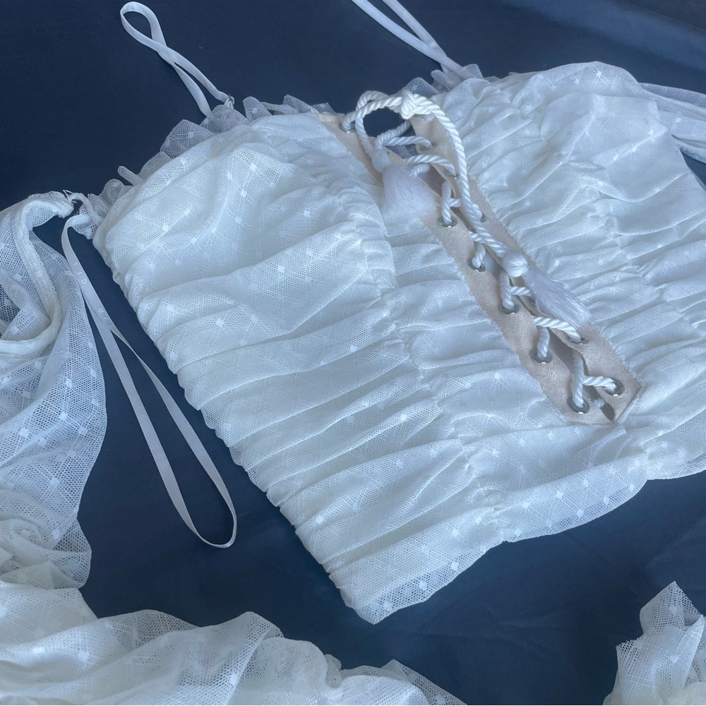 The Jetset Diaries Gardenia Lace Up Top - Picture 4 of 12
